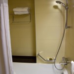 Holiday Inn Skopje Room Bath