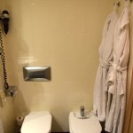 Holiday Inn Andorra Room Bathroom