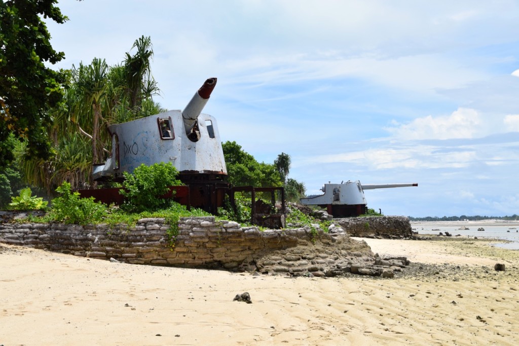 Kiribati Tarawa Japanese Guns