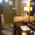 RLJ Kendeja Resort Room Bathroom