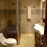 Riviera Royal Hotel Room Bathroom