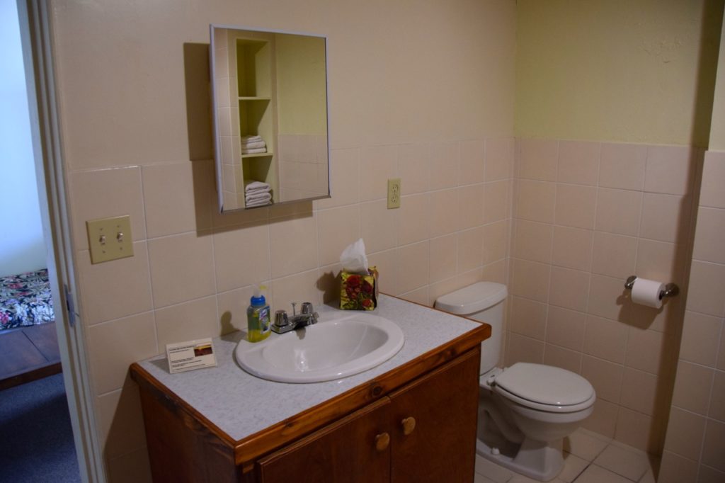 hotel-robert-reimers-room-bathroom2