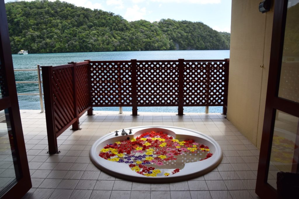 palau-royal-resort-mandara-spa-hot-tub