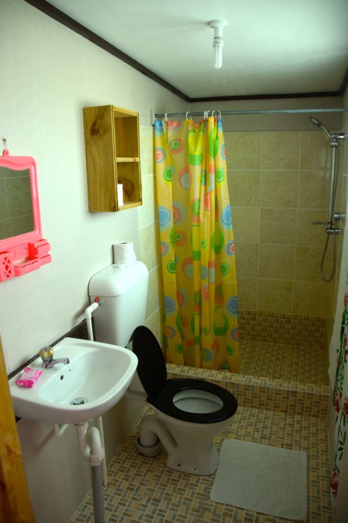 filamona-hotel-room-bathroom