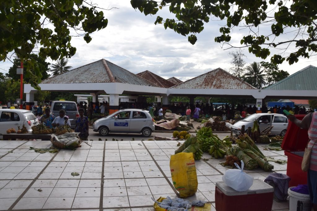 vanuatu-santo-tour-luganville-market
