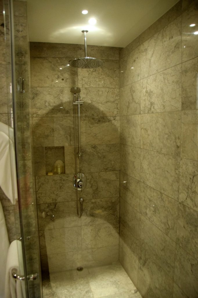 hyatt-city-of-dreams-room-shower