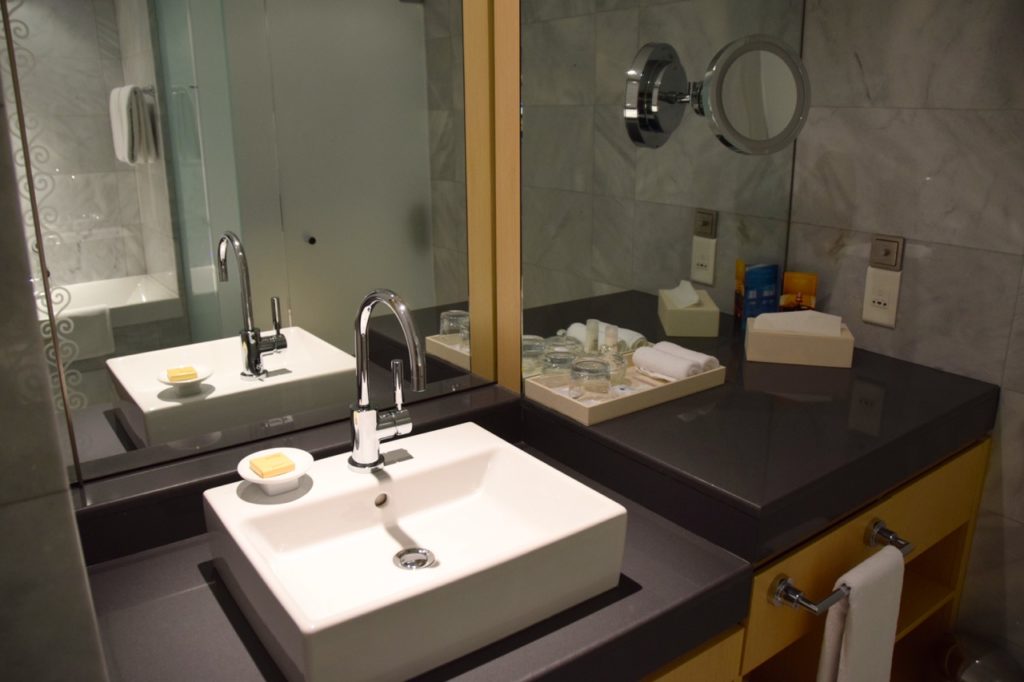 hyatt-dushanbe-room-bathroom