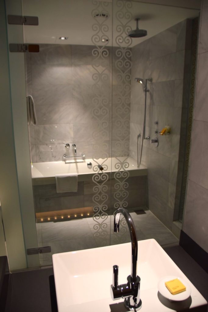 hyatt-dushanbe-room-bathroom-2