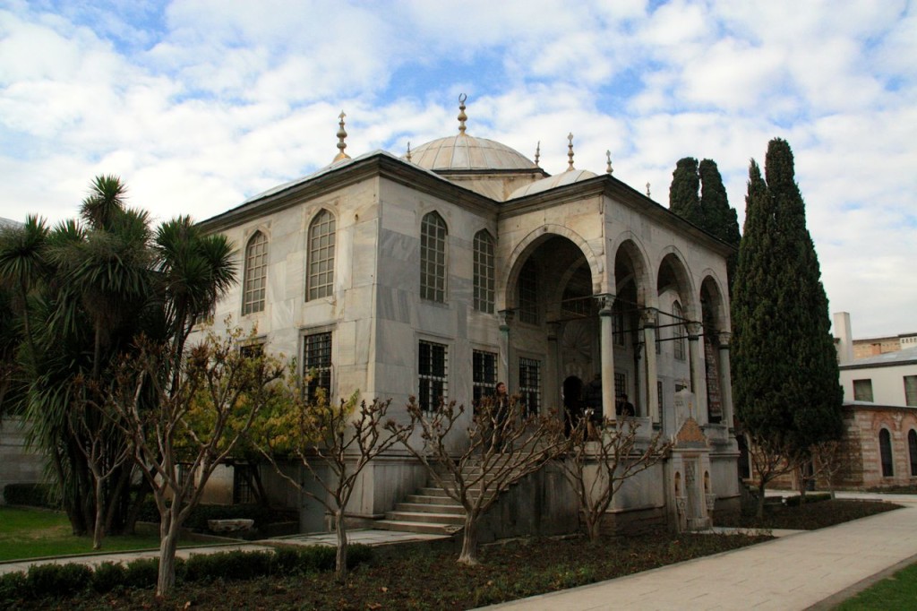 Istanbul Topkitpa Palace Building | World-Adventurer